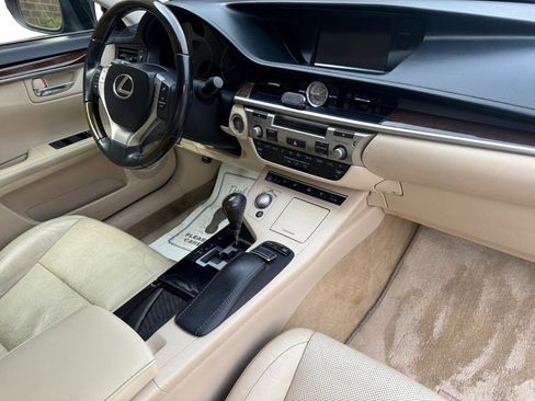Used 2014 Lexus ES 350 w/ Luxury Package image 4