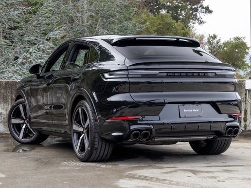 New 2025 Porsche Cayenne GTS image 3