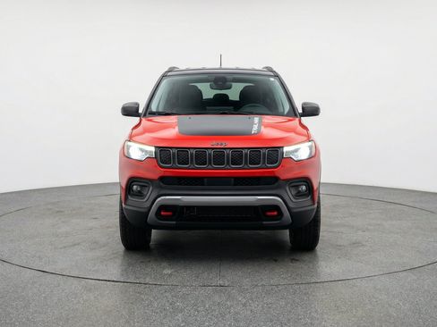 Used 2025 Jeep Compass Trailhawk AWD/4WD image 2