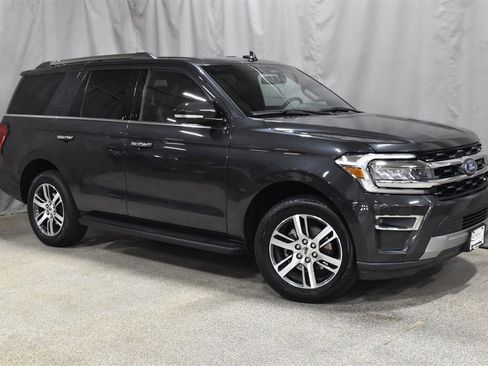 Used 2024 Ford Expedition Limited image 3