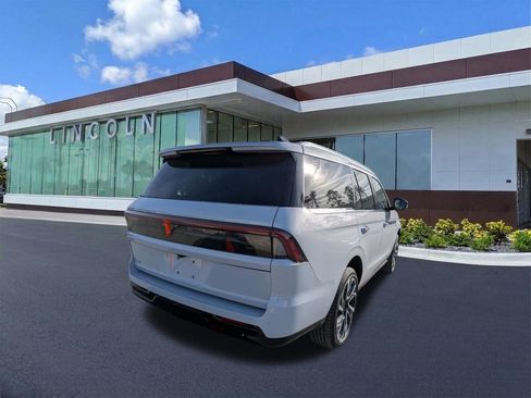New 2026 Lincoln Navigator Reserve image 4