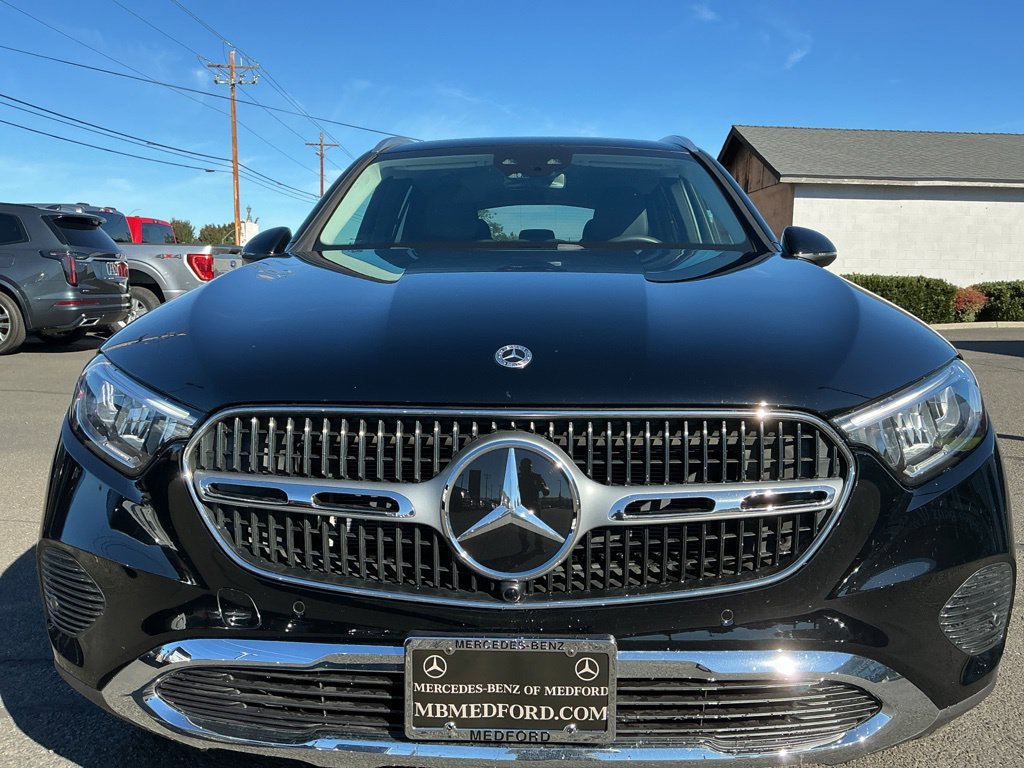 Used 2025 Mercedes-Benz GLC 350e 4MATIC w/ Driver Assistance Package image 12