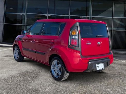 Used 2010 Kia Soul + w/ Audio Pkg image 4