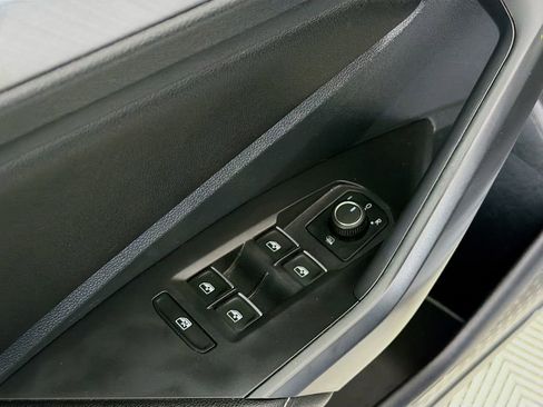 Used 2022 Volkswagen Jetta SE w/ Panoramic Sunroof Package image 21