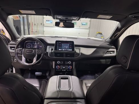 Used 2023 GMC Yukon XL SLT AWD/4WD image 18