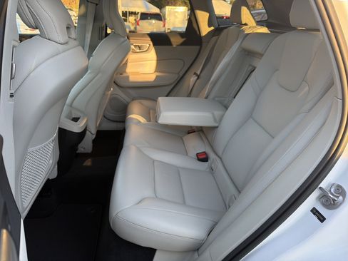 Certified 2023 Volvo XC60 B5 Plus w/ Protection Package Premier image 21