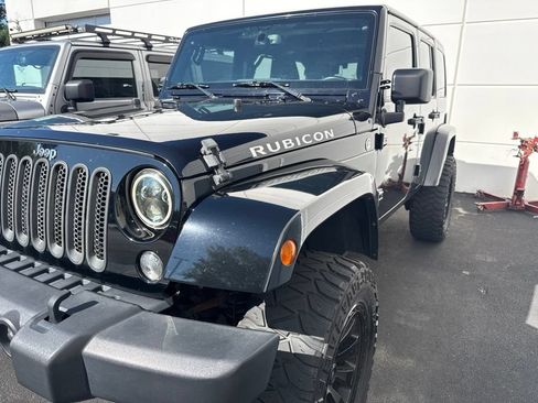 Used 2015 Jeep Wrangler Unlimited Rubicon w/ Connectivity Group AWD/4WD image 11