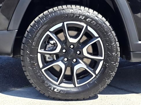 Certified 2024 Jeep Compass Trailhawk image 9