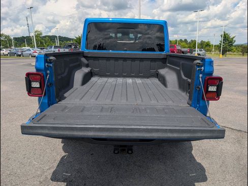 Used 2025 Jeep Gladiator Rubicon AWD/4WD image 19