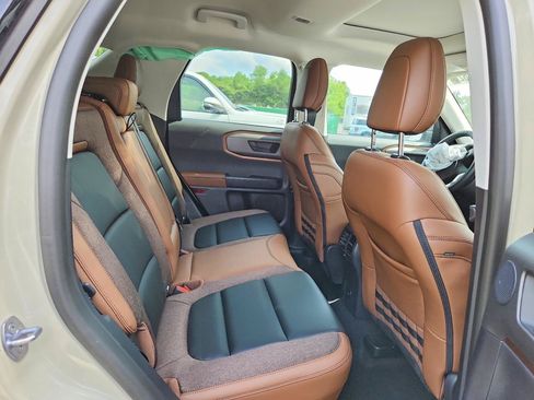 Used 2025 Ford Bronco Sport Outer Banks w/ Outer Banks Tech Package+ AWD/4WD image 9