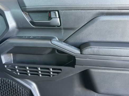 Used 2025 Toyota Tacoma SR AWD/4WD image 18