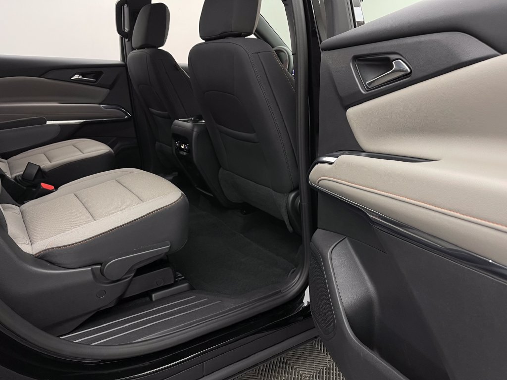 Used 2026 Chevrolet Traverse LT w/ Driver Confidence Package FWD image 38