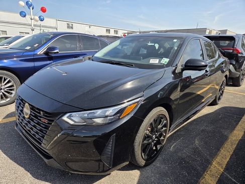 Used 2025 Nissan Sentra SR w/ SR Premium Package FWD image 1