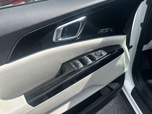 Used 2024 Kia Carnival SX image 13