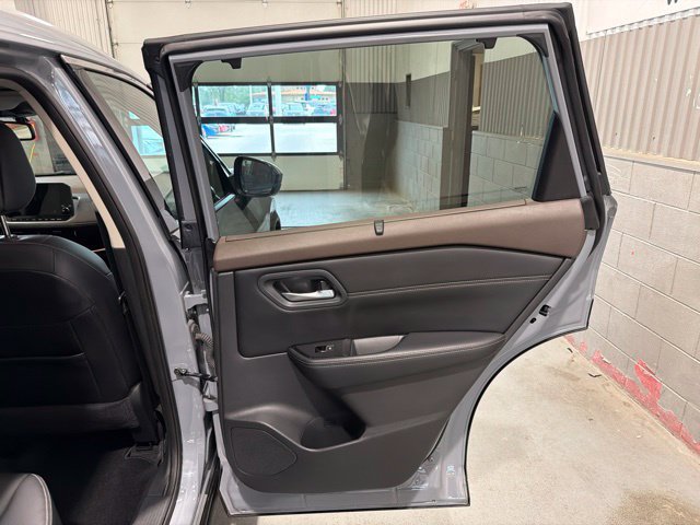 Used 2023 Nissan Rogue SL w/ SL Premium Package AWD/4WD image 13