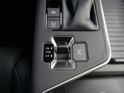 Used 2025 Lexus GX 550 w/ Accessory Package (2T) image 33