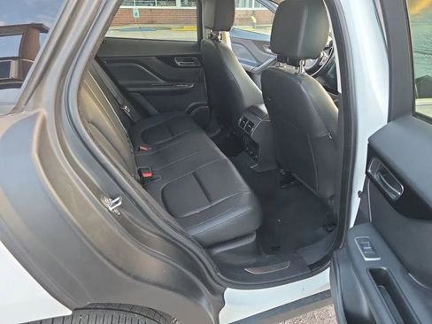 Used 2019 Jaguar F-PACE Premium image 8