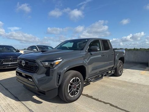 Used 2025 Toyota Tacoma TRD Sport w/ TRD Sport Premium Package AWD/4WD image 7
