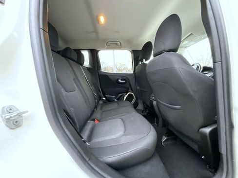 Used 2016 Jeep Renegade Latitude image 19