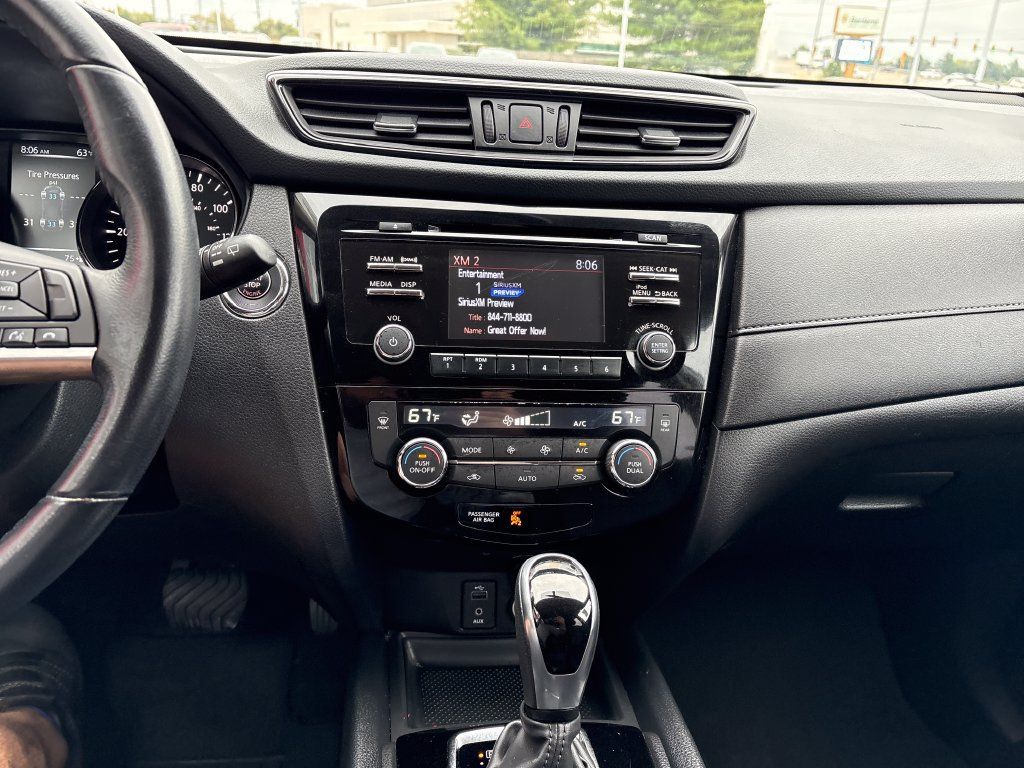 Used 2017 Nissan Rogue SV AWD/4WD image 17