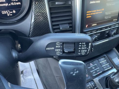 Used 2015 Porsche Macan Turbo image 17