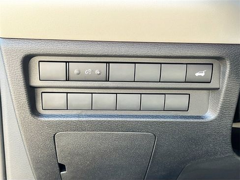 New 2025 Mitsubishi Outlander SEL image 9