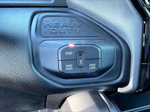New 2025 RAM 2500 Laramie AWD/4WD image 17