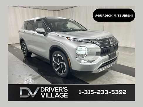 Used 2023 Mitsubishi Outlander SE AWD/4WD image 1