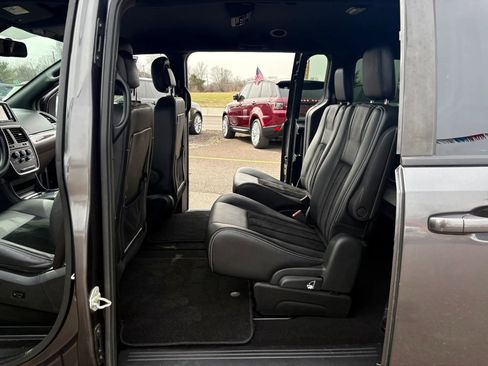 Used 2018 Dodge Grand Caravan SXT w/ Blacktop Package image 18