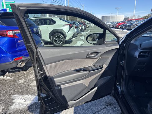 Used 2021 Toyota C-HR Limited image 28