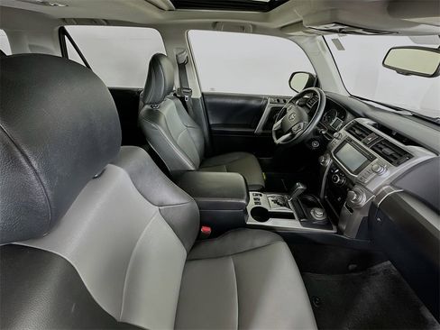 Used 2019 Toyota 4Runner SR5 Premium image 28