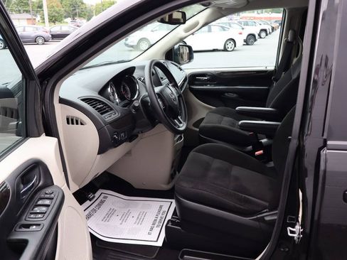 Used 2018 Dodge Grand Caravan SE w/ UConnect Hands-Free Group FWD image 6