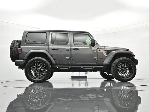 Used 2022 Jeep Wrangler Unlimited Sport image 39