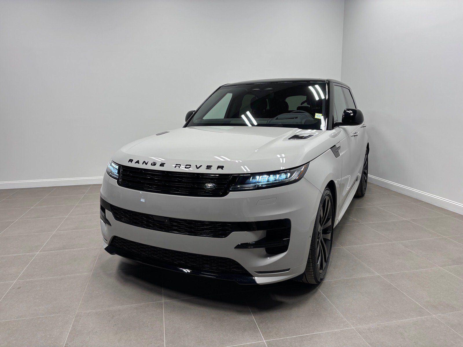 New 2026 Land Rover Range Rover Sport Dynamic SE AWD/4WD image 2