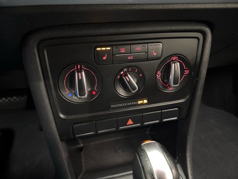 Used 2014 Volkswagen Beetle 1.8T image 22