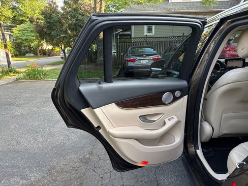 Used 2017 Mercedes-Benz GLC 300 4MATIC image 14