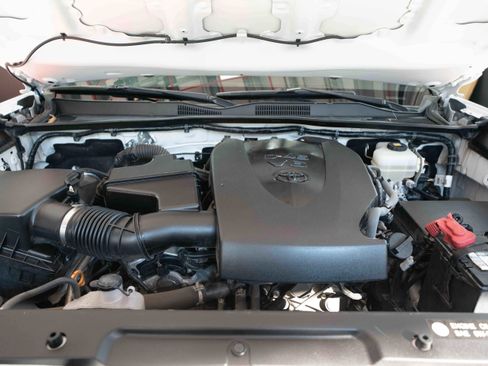 Used 2019 Toyota Tacoma TRD Off-Road image 30