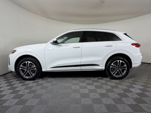 Used 2025 Audi Q5 Premium w/ Convenience Package AWD/4WD image 2