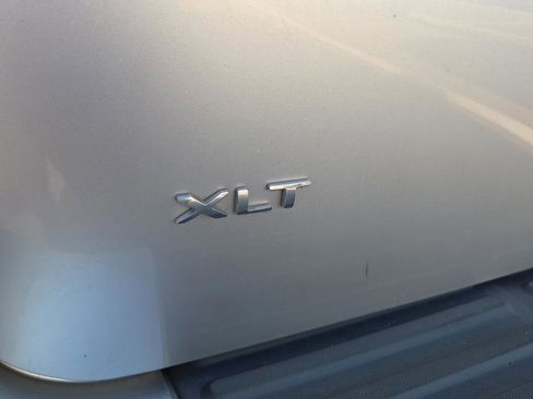 Used 2017 Ford Expedition XLT image 6