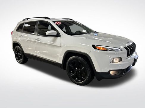 Used 2016 Jeep Cherokee Latitude w/ Cold Weather Group image 8