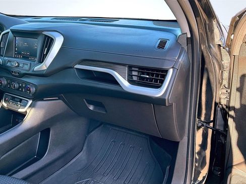 Used 2023 GMC Terrain SLE w/ Driver Convenience Package image 17