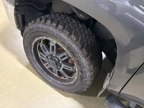 Used 2017 Toyota Tundra SR5 w/ SR5 Upgrade Package RWD image 8