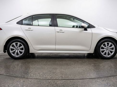 Used 2025 Toyota Corolla LE FWD image 9