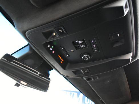 Used 2018 Cadillac Escalade Platinum image 47