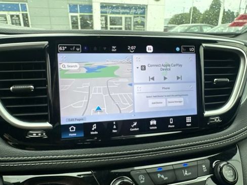 Used 2026 Chrysler Pacifica Limited FWD image 21