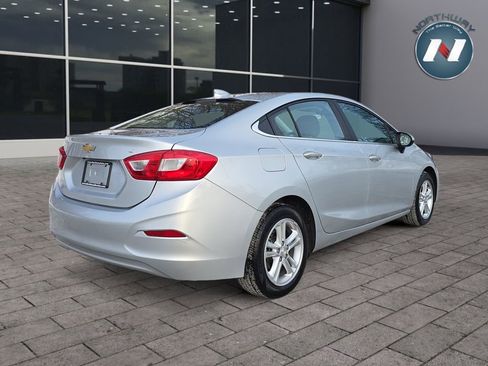 Used 2017 Chevrolet Cruze LT image 5