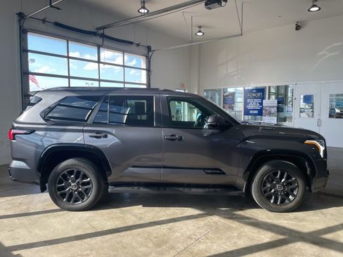 Used 2024 Toyota Sequoia Platinum AWD/4WD image 5