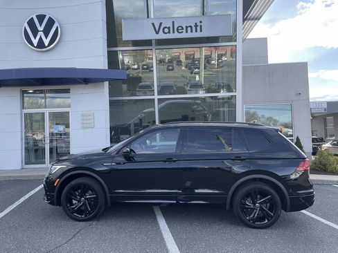 Certified 2024 Volkswagen Tiguan SE R-Line AWD/4WD image 4