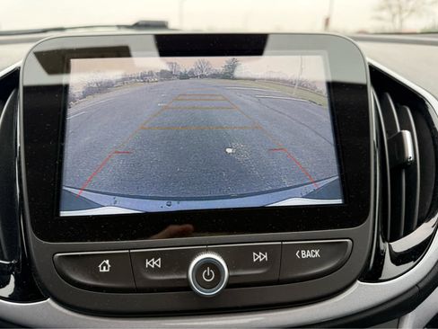 Used 2018 Chevrolet Volt LT w/ Comfort Package image 17