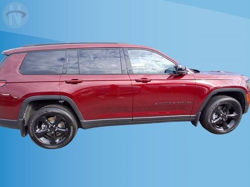 Certified 2025 Jeep Grand Cherokee L Altitude AWD/4WD image 9